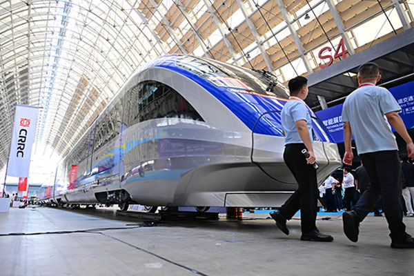 碳纖維賦能！我國首列中國標準智能市域列車亮相，減重30%引領綠色出行新變革